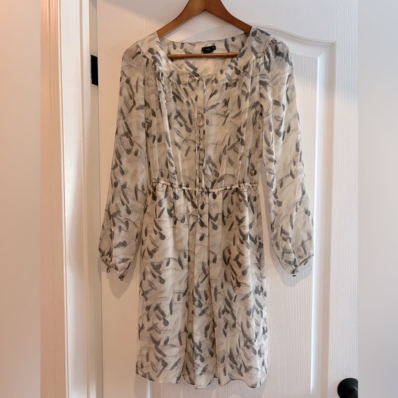 Club Monaco dress 100 % Silk - Picture 1 of 5